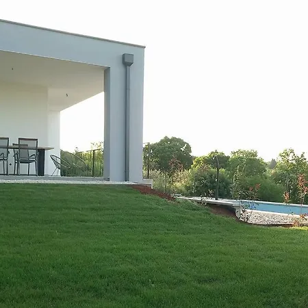 Burra Villa Peruški